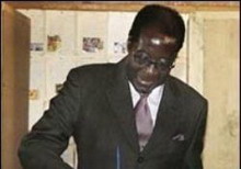 президент зимбабве роберт мугабе запретил повышать зарплаты без разрешения государства, что позволит снизить самую высокую в мире инфляцию